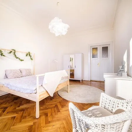 Friends Old Town Apartment